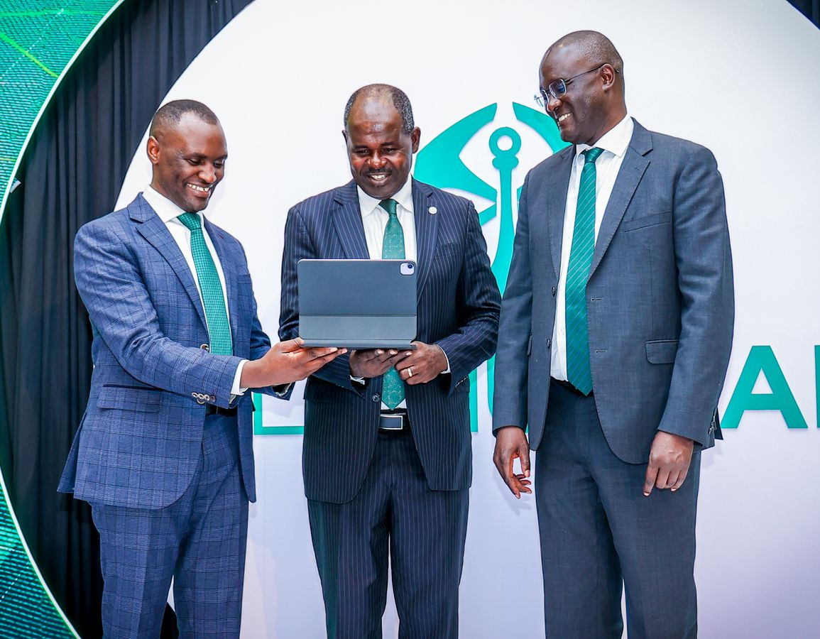 Isaiah Gakonyo, Dr Habil Olaka and Arthur Oginga at Old Mutual Holdings results announcement