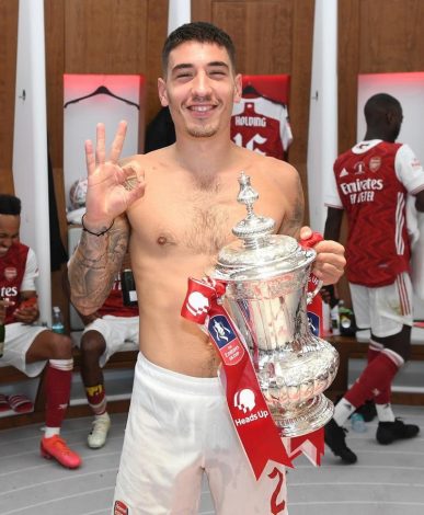 PSG make opening £30m bid for Hector Bellerin. The French outfit have made a bid for the Spanish international in hope of landing his signature. 
