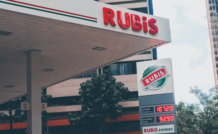 Rubis Energy Kenya, has a network of over 250 service stations countrywide under Kenol, Kobil and Rubis brands, is one of the leading players in Kenya.