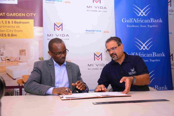 Mi Vida Homes CEO Samuel Kariuki (L) and Gulf African Bank CEO Anuj Mediratta sign pact to offer customers Shariah-compliant home financing.