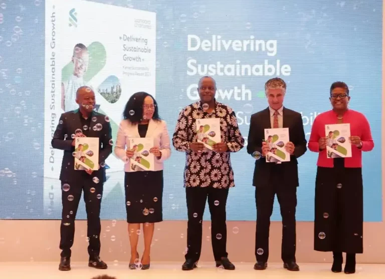 James Mwangi, CEO, Africa Climate Ventures; Kellen Kariuki, Chair, Standard Chartered; Kariuki Ngari, CEO, Standard Chartered; Vijay Gidoomal, CEO, Car & General and Ory Okolloh, Board Member, Safaricom during the launch of Standard Chartered's 2023 Sustainability Progress Report