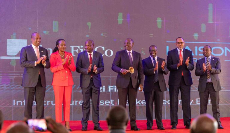 President William Ruto rings the ceremonial bell alongside Nairobi Securities Exchange executives to mark the KSh 44.79 billion Linzi 003 Infrastructure Asset-Backed Security listing. The event highlights Kenya’s capital market innovation and signals the start of a major privatization wave.