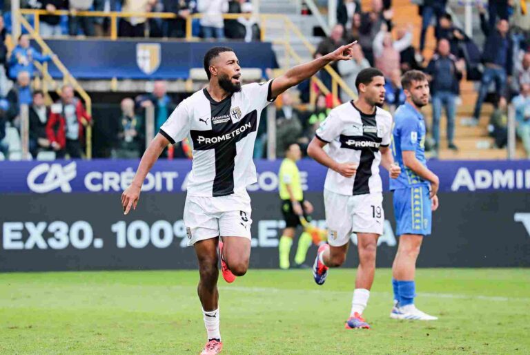 Gabriel Charpentier leading Parma’s attack against Juventus