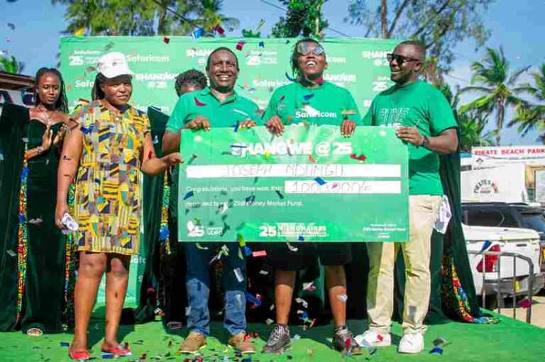 Nellius Wanjiru, Jackson Mutua, Joseph Ndung’u, and Martin Mabuya pose during the Shangwe @25 cheque handover at Pirates Beach, Mombasa.