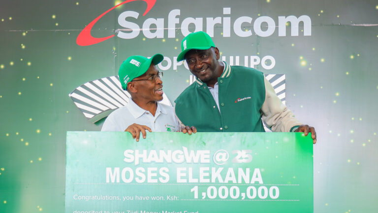 Safaricom CEO Peter Ndegwa presents KES 1 million cheque to Moses Elekana at Shangwe @25 ceremony in Nairobi.