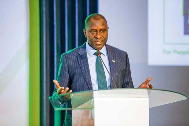 KCB Names Oil Prices and El Niño as Risks to Kenya’s Growth Antony Mulisa, Group Treasurer at KCB Group PLC, presents the economic outlook at the KCB Powertalk Roundtable Series in Nairobi.